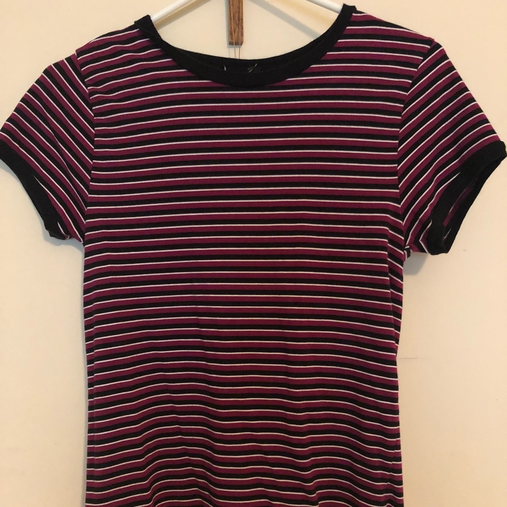 A moron black stripped T-shirt